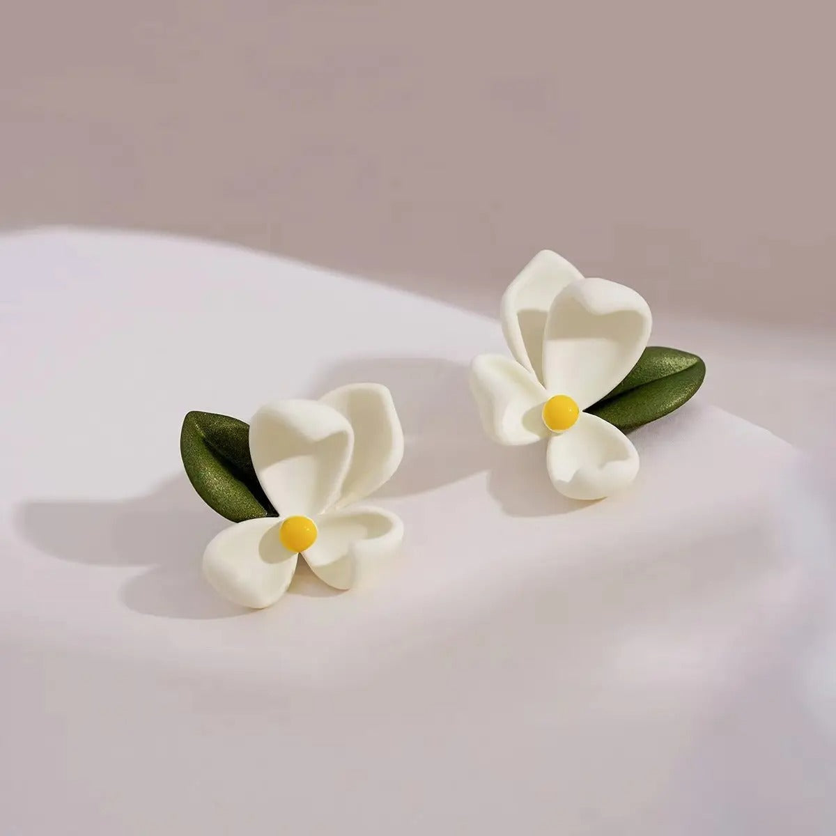 Sweet Green Jasmine Floral Tulip Dangle Earrings for Women Cute Pearl