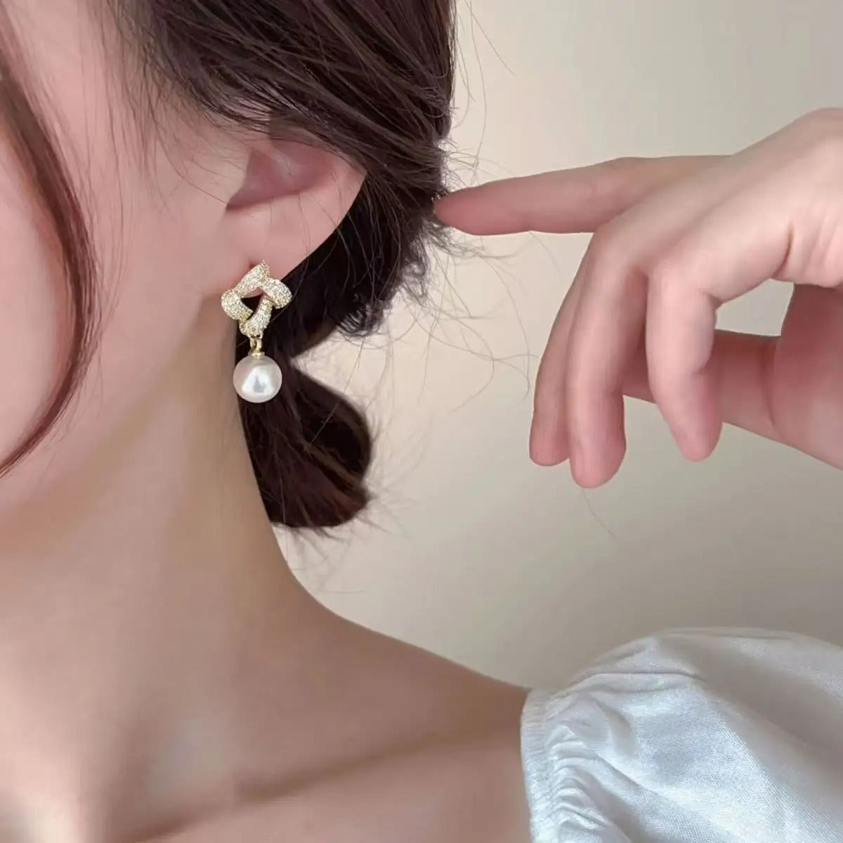 Geometric square pearl earrings.