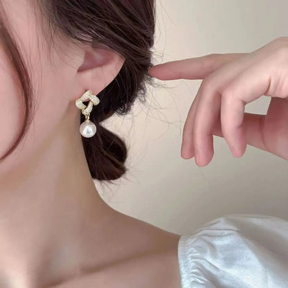 Geometric square pearl earrings.